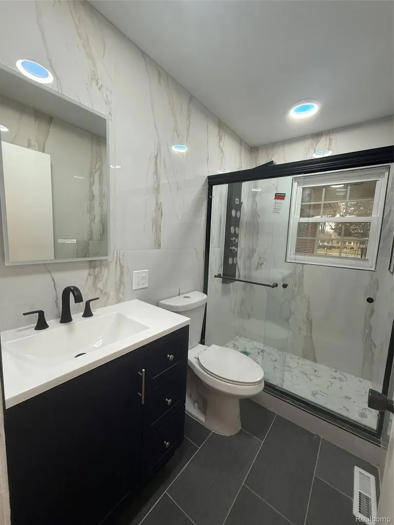 50 Shadyside Court Saginaw Charter Township MI 48638