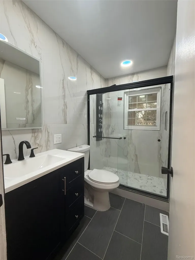 50 Shadyside Court Saginaw Charter Township MI 48638