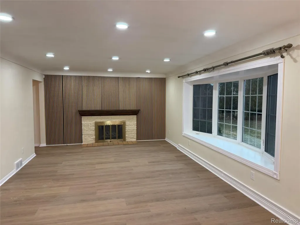 50 Shadyside Court Saginaw Charter Township MI 48638