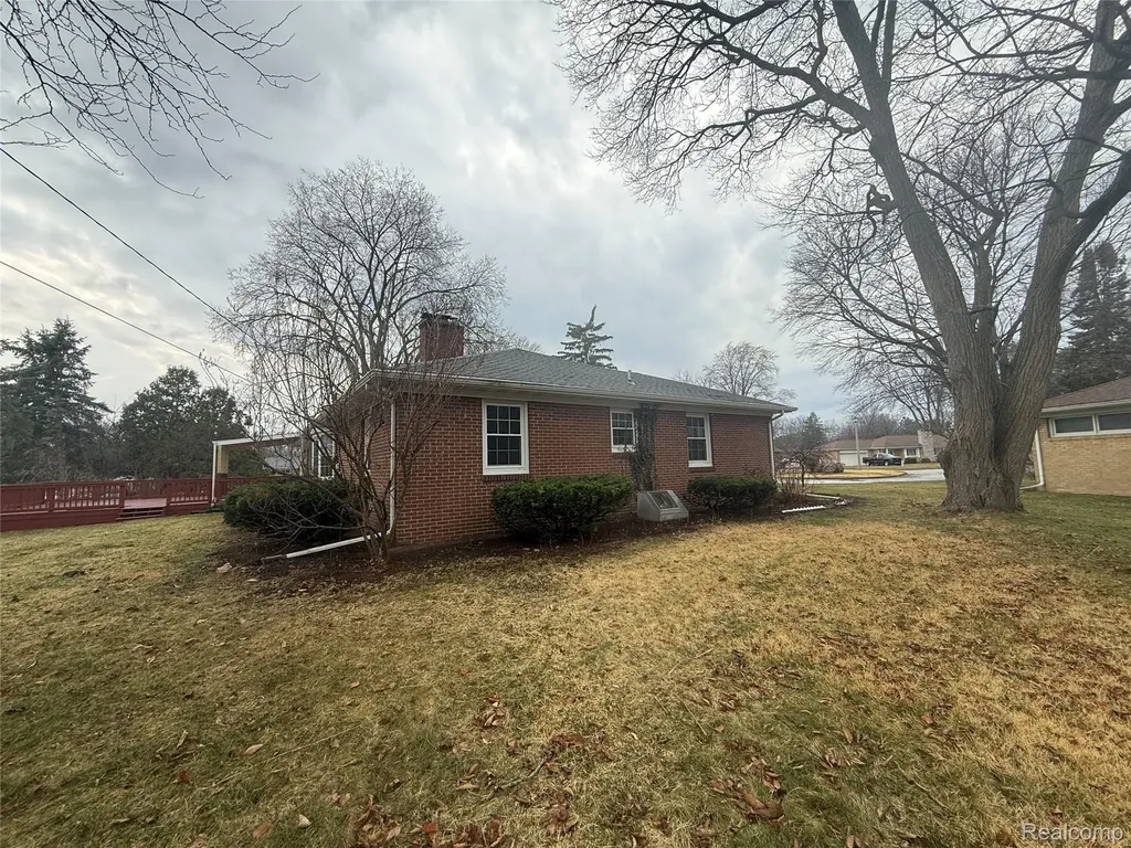 50 Shadyside Court Saginaw Charter Township MI 48638