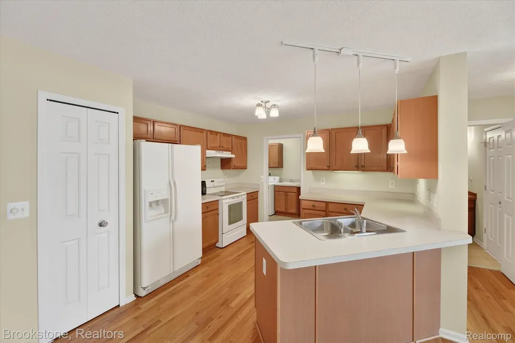 986 Spirea Marion Township MI 48843