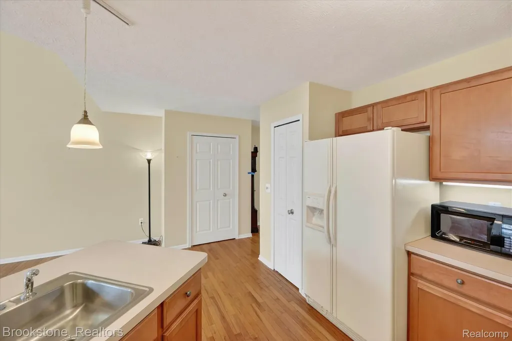 986 Spirea Marion Township MI 48843