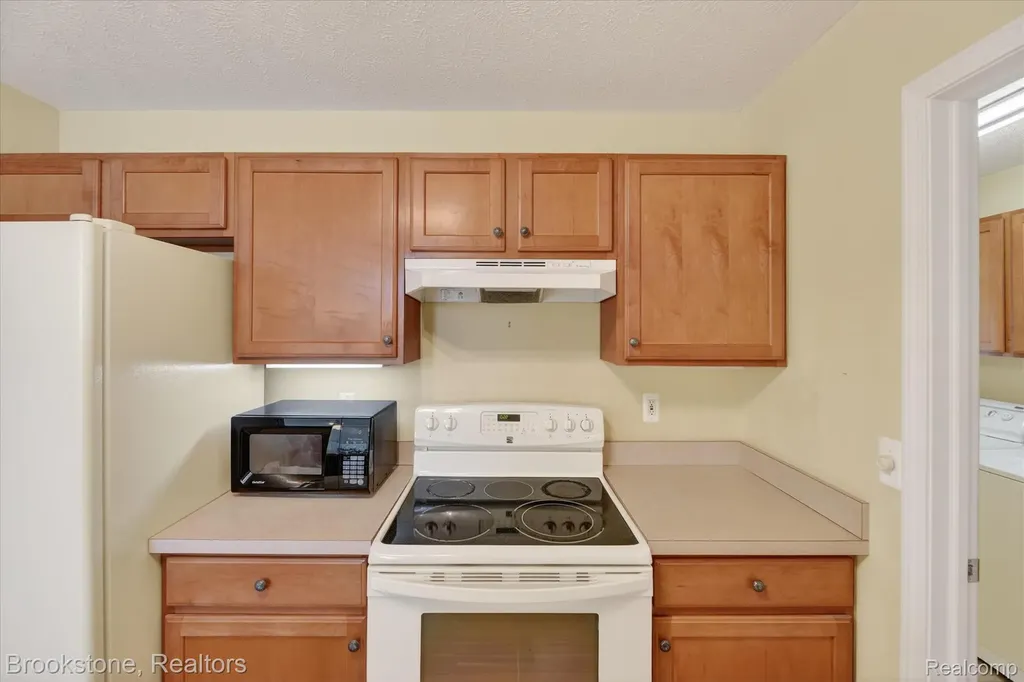 986 Spirea Marion Township MI 48843