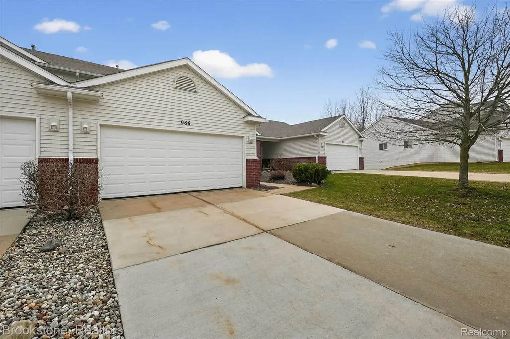 986 Spirea Marion Township MI 48843