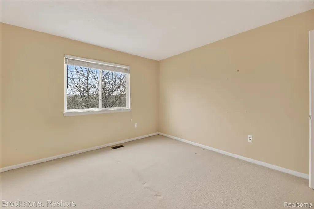 986 Spirea Marion Township MI 48843