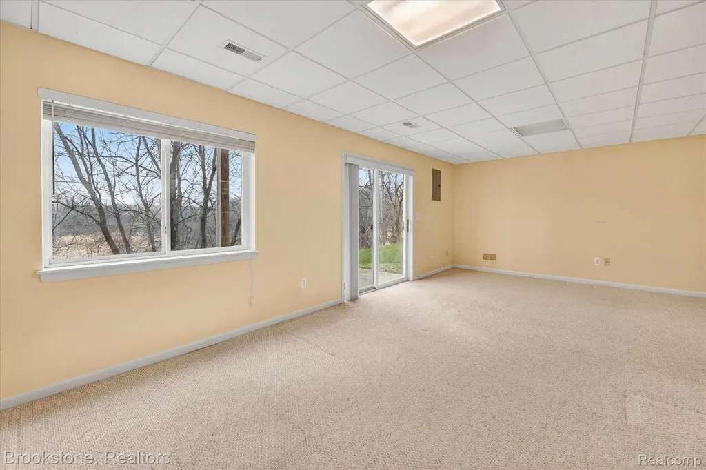 986 Spirea Marion Township MI 48843