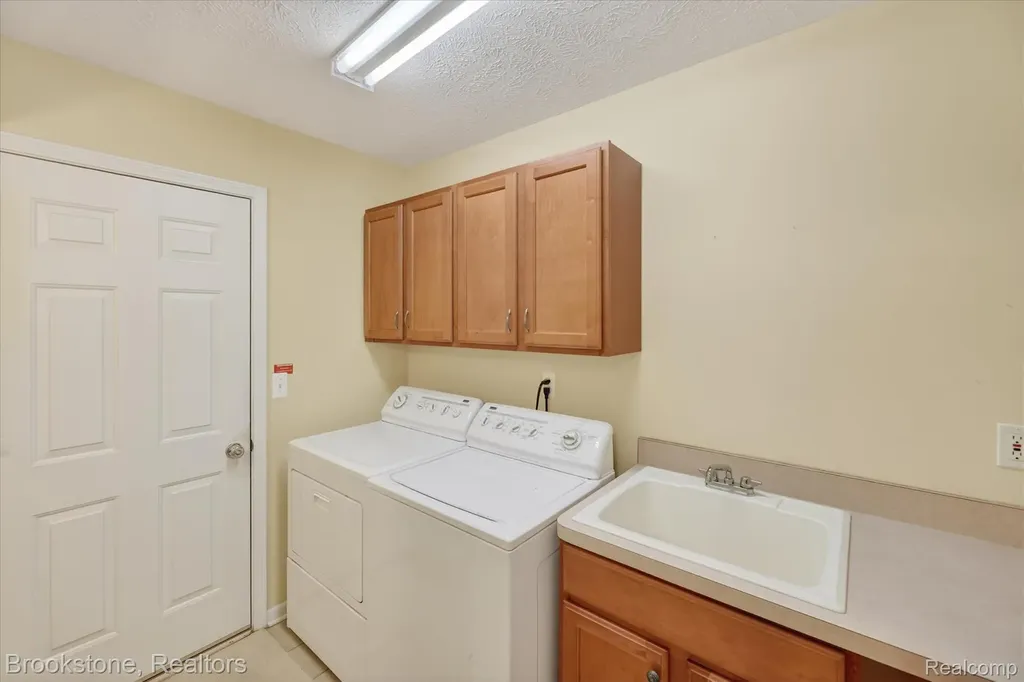 986 Spirea Marion Township MI 48843