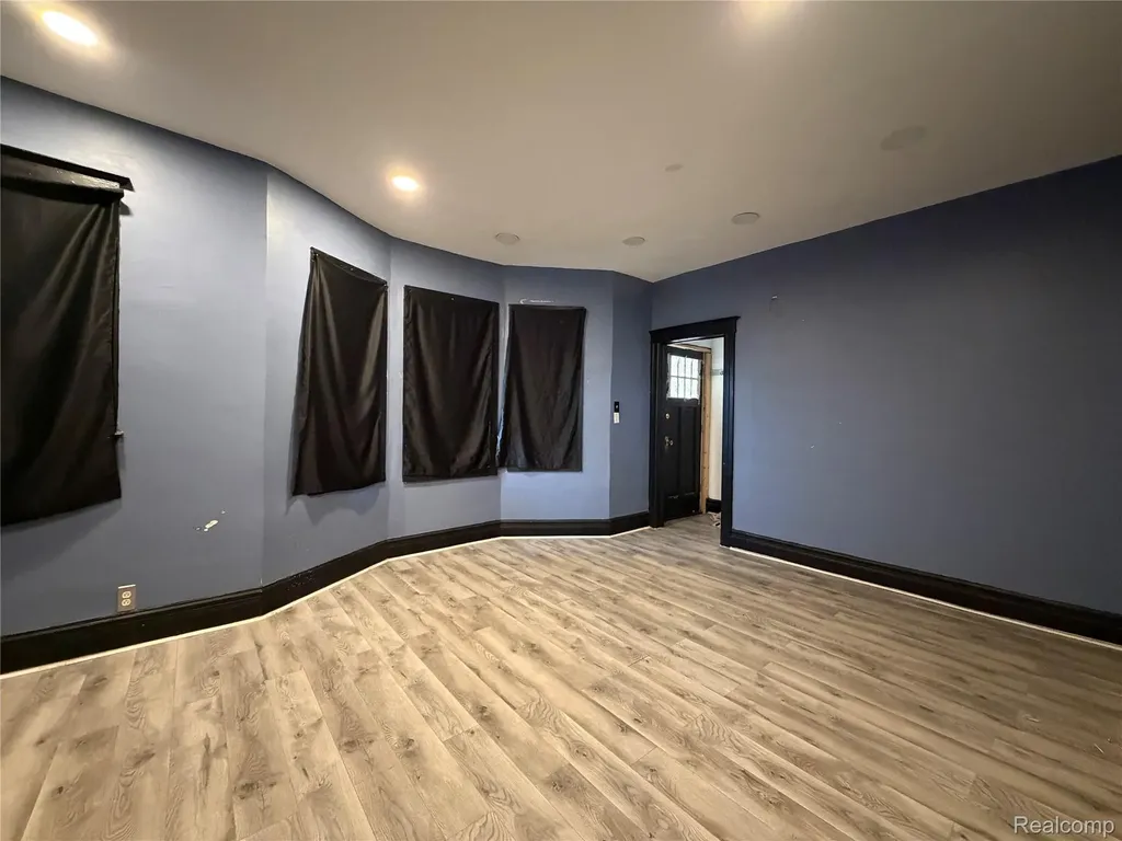 593 Owen Street Detroit City MI 48202