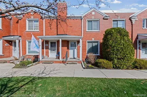 703 1/2 Saint Clair Street Grosse Pointe City MI 48230