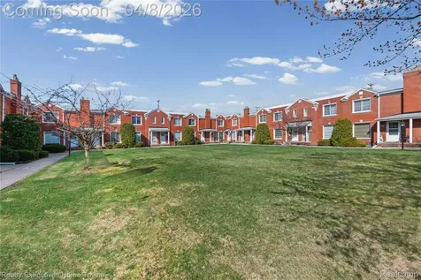 703 1/2 Saint Clair Street Grosse Pointe City MI 48230