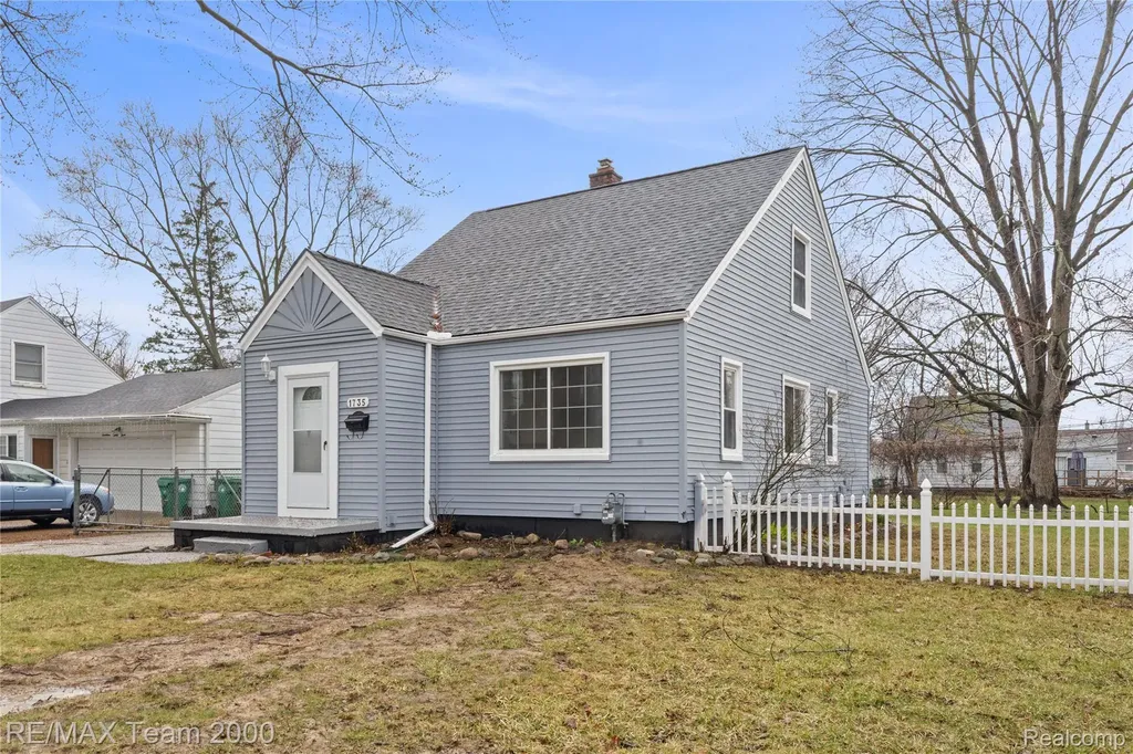 1735 Belton Street Garden City City MI 48135