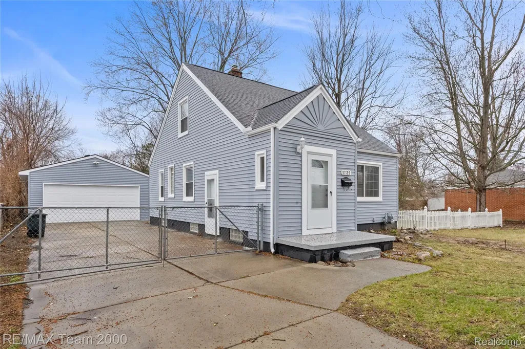 1735 Belton Street Garden City City MI 48135