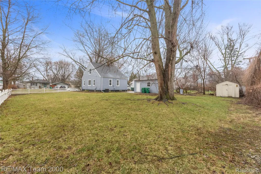1735 Belton Street Garden City City MI 48135