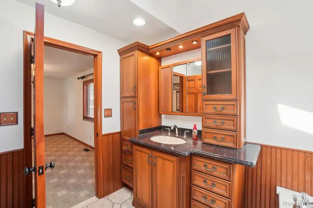 3641 Mann Road Waterford Charter Township MI 48346