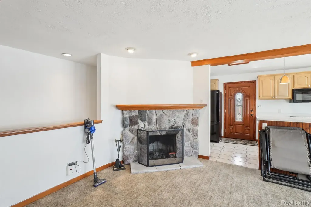 3641 Mann Road Waterford Charter Township MI 48346