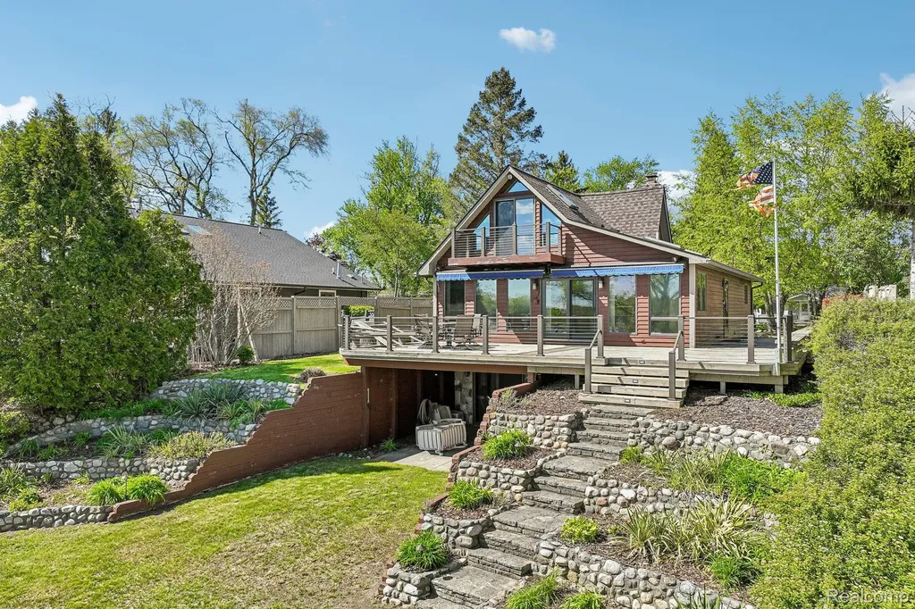 3641 Mann Road Waterford Charter Township MI 48346
