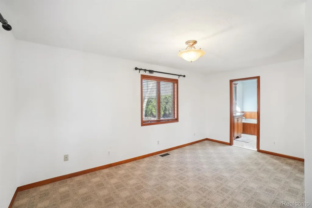3641 Mann Road Waterford Charter Township MI 48346