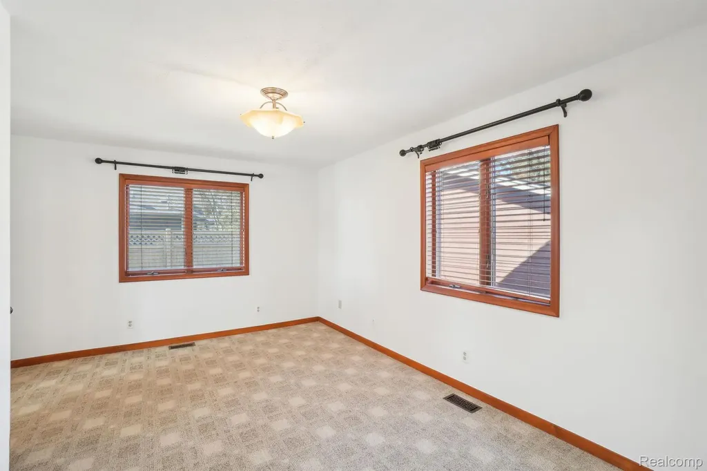 3641 Mann Road Waterford Charter Township MI 48346