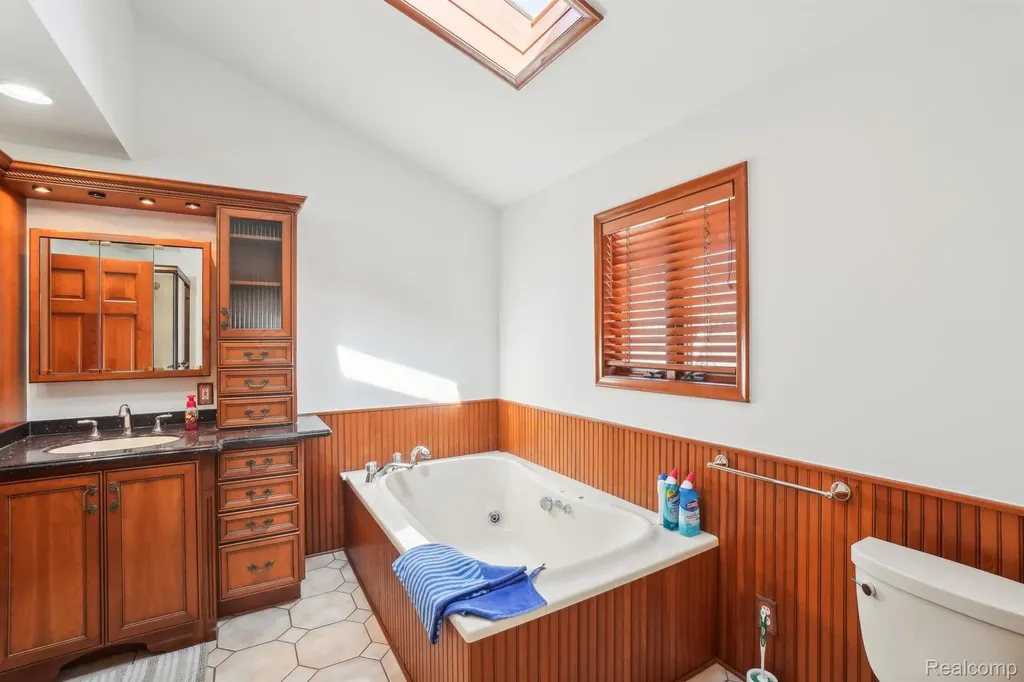 3641 Mann Road Waterford Charter Township MI 48346