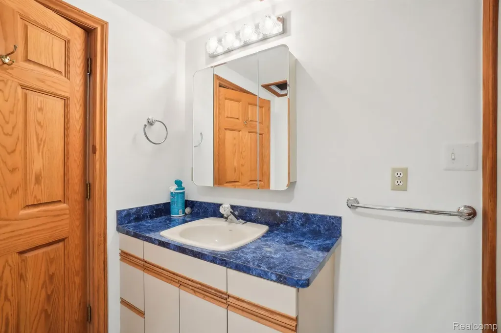 3641 Mann Road Waterford Charter Township MI 48346