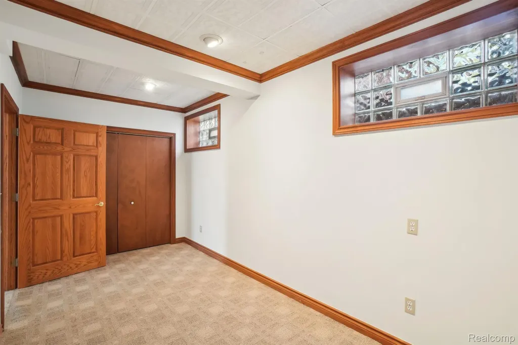 3641 Mann Road Waterford Charter Township MI 48346