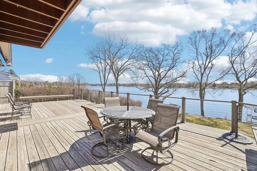 3641 Mann Road Waterford Charter Township MI 48346