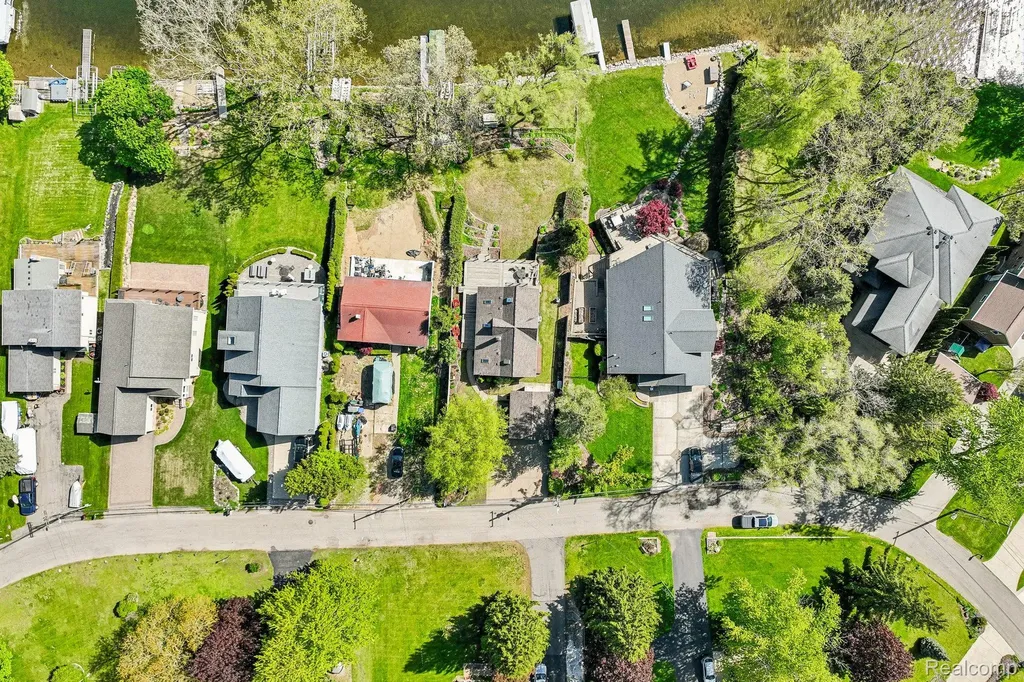 3641 Mann Road Waterford Charter Township MI 48346
