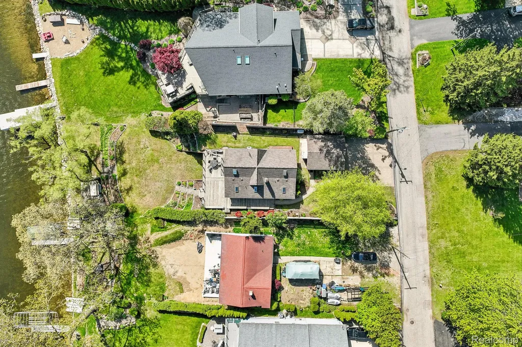 3641 Mann Road Waterford Charter Township MI 48346