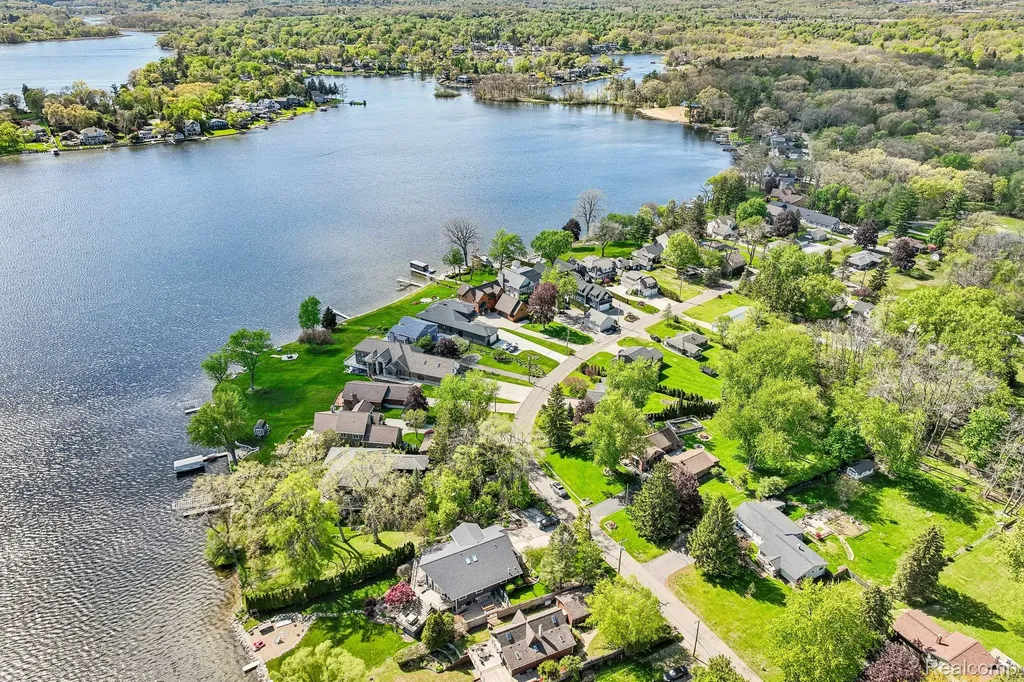 3641 Mann Road Waterford Charter Township MI 48346