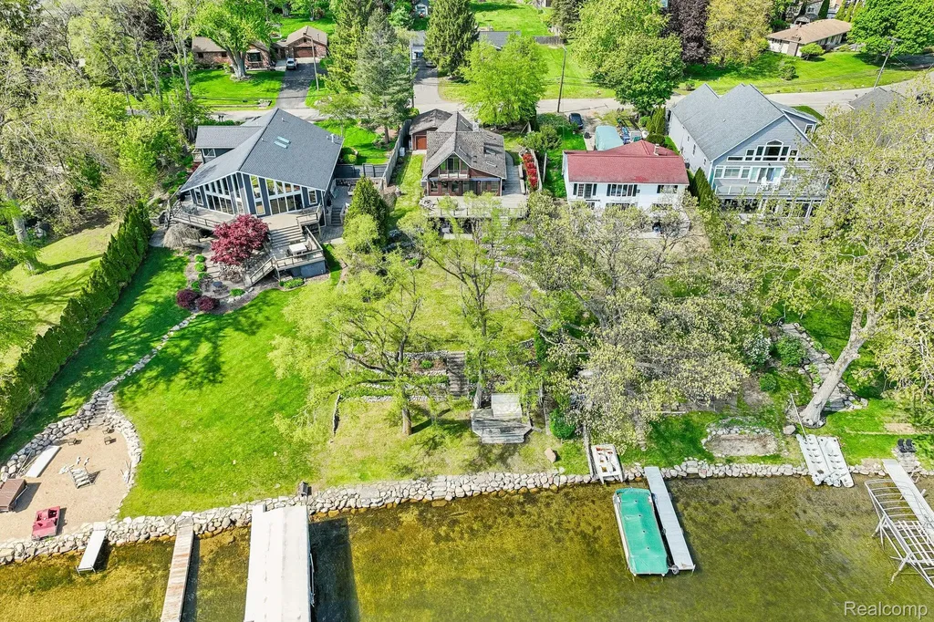 3641 Mann Road Waterford Charter Township MI 48346