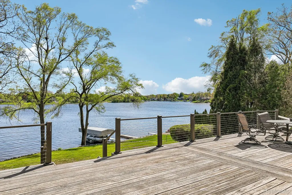 3641 Mann Road Waterford Charter Township MI 48346
