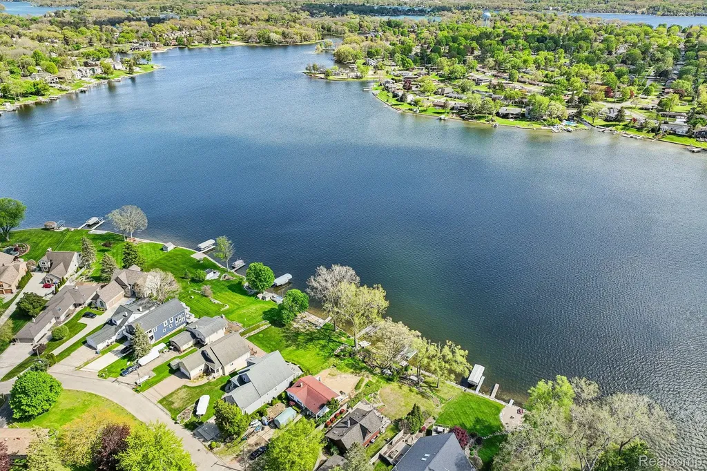 3641 Mann Road Waterford Charter Township MI 48346