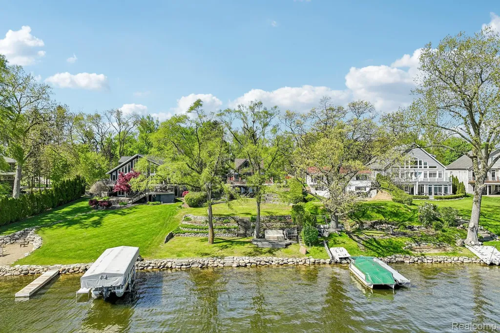 3641 Mann Road Waterford Charter Township MI 48346