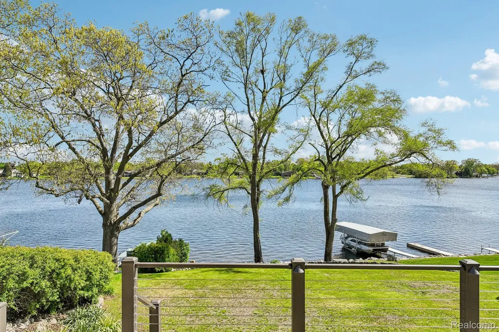 3641 Mann Road Waterford Charter Township MI 48346