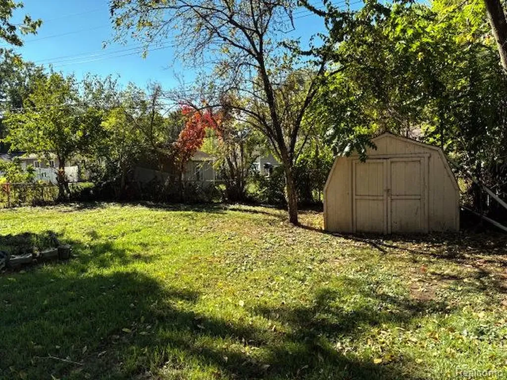 5115 Allingham Drive White Lake Charter Township MI 48383