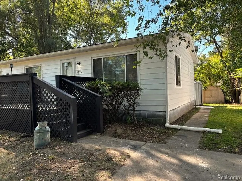 5115 Allingham Drive White Lake Charter Township MI 48383