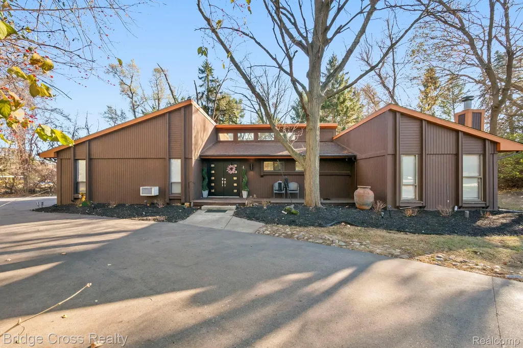 24459 Bloomington Court Franklin Village MI 48025