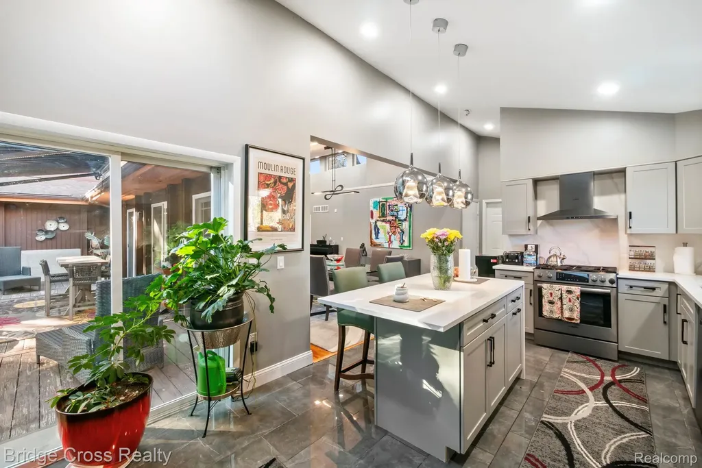 24459 Bloomington Court Franklin Village MI 48025