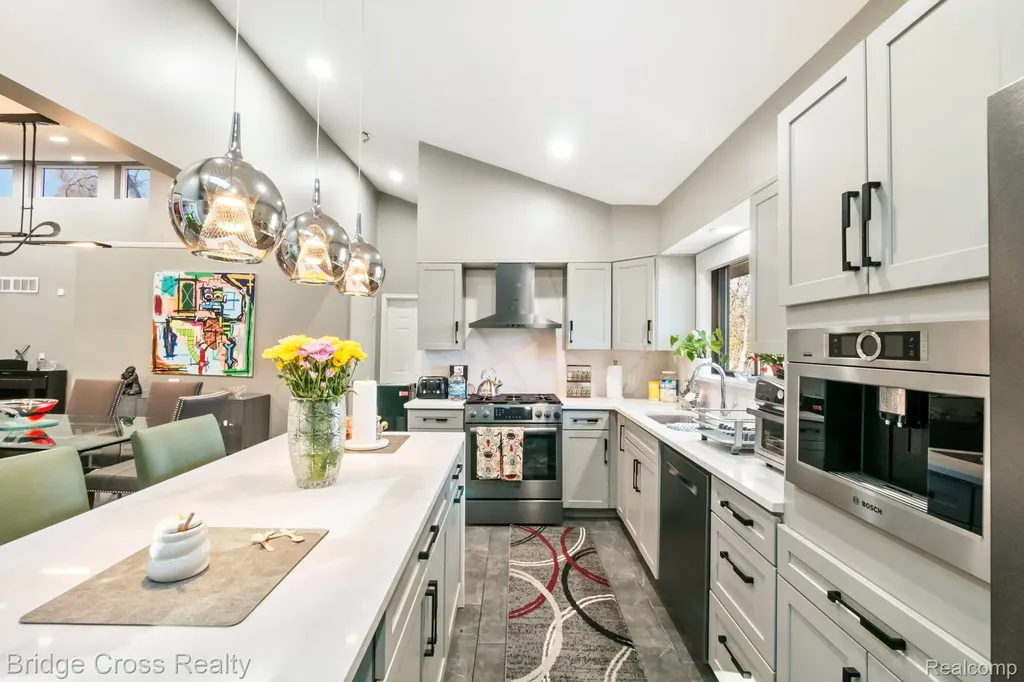 24459 Bloomington Court Franklin Village MI 48025