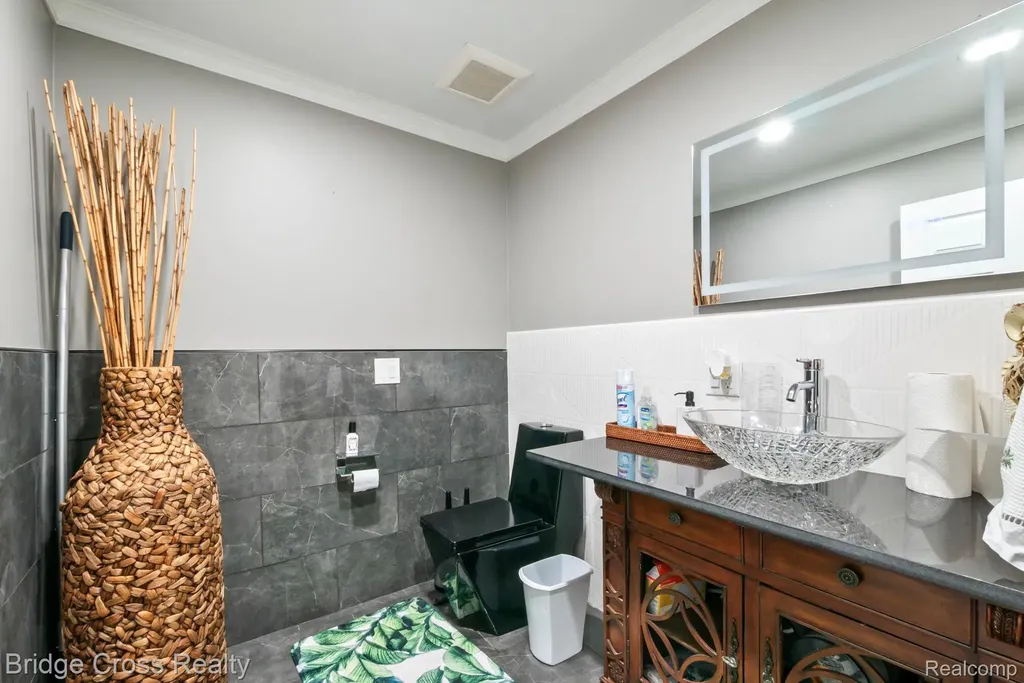 24459 Bloomington Court Franklin Village MI 48025