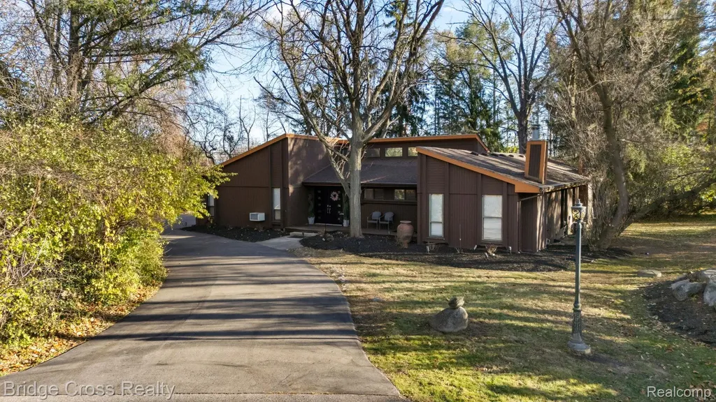 24459 Bloomington Court Franklin Village MI 48025