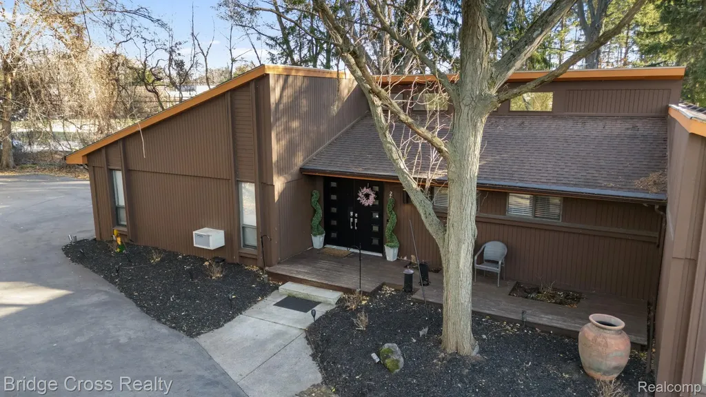 24459 Bloomington Court Franklin Village MI 48025