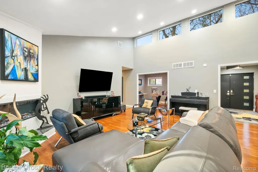 24459 Bloomington Court Franklin Village MI 48025