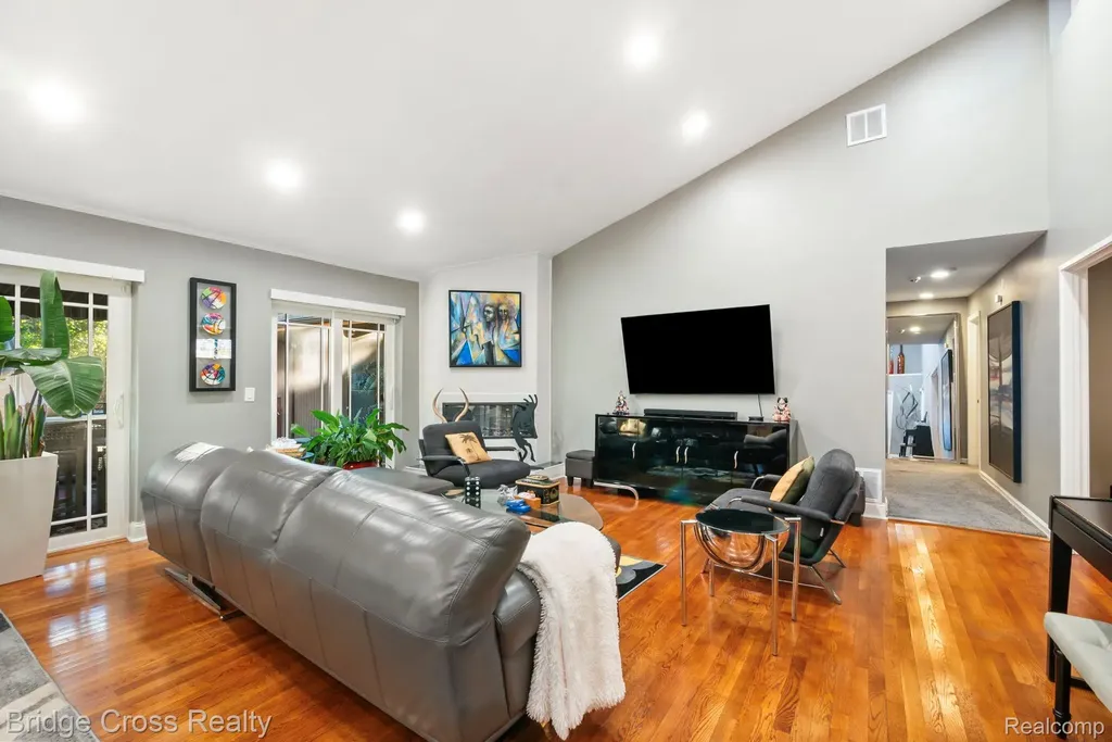 24459 Bloomington Court Franklin Village MI 48025