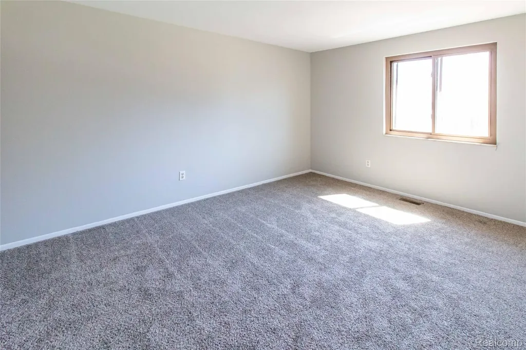 845 Longfellow Drive Troy City MI 48085