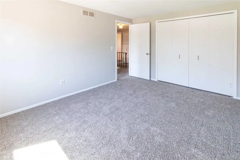 845 Longfellow Drive Troy City MI 48085