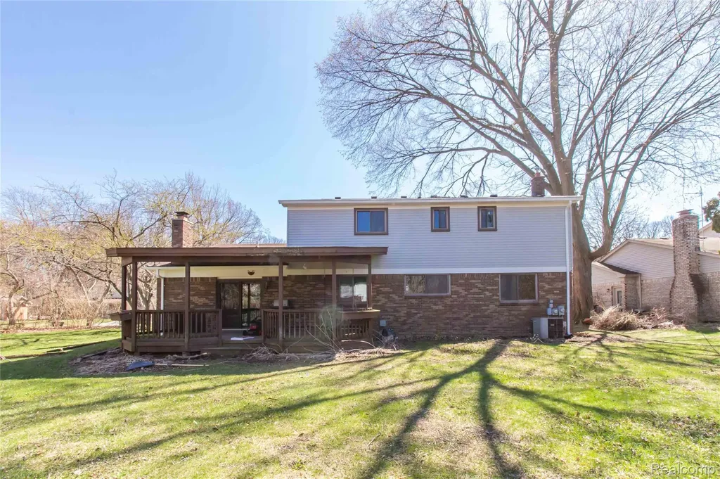 845 Longfellow Drive Troy City MI 48085