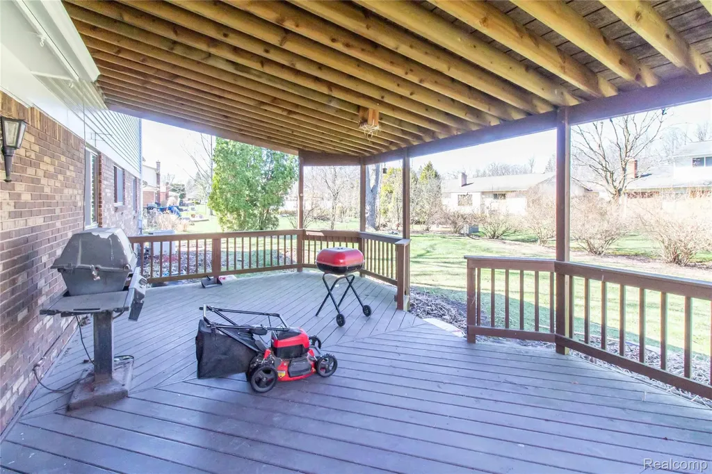 845 Longfellow Drive Troy City MI 48085