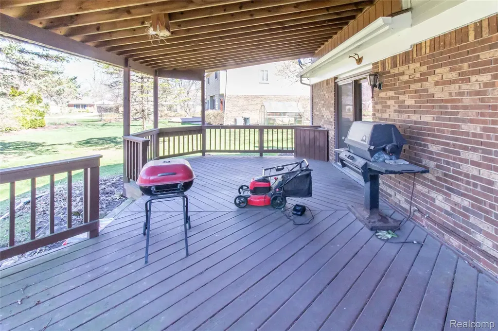 845 Longfellow Drive Troy City MI 48085