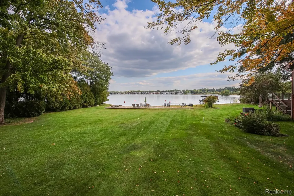 3151 Loon Lake Shores Road Waterford Charter Township MI 48329